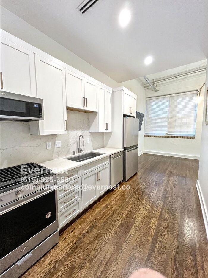 601 Madison St #112 - Photo 3 of 15