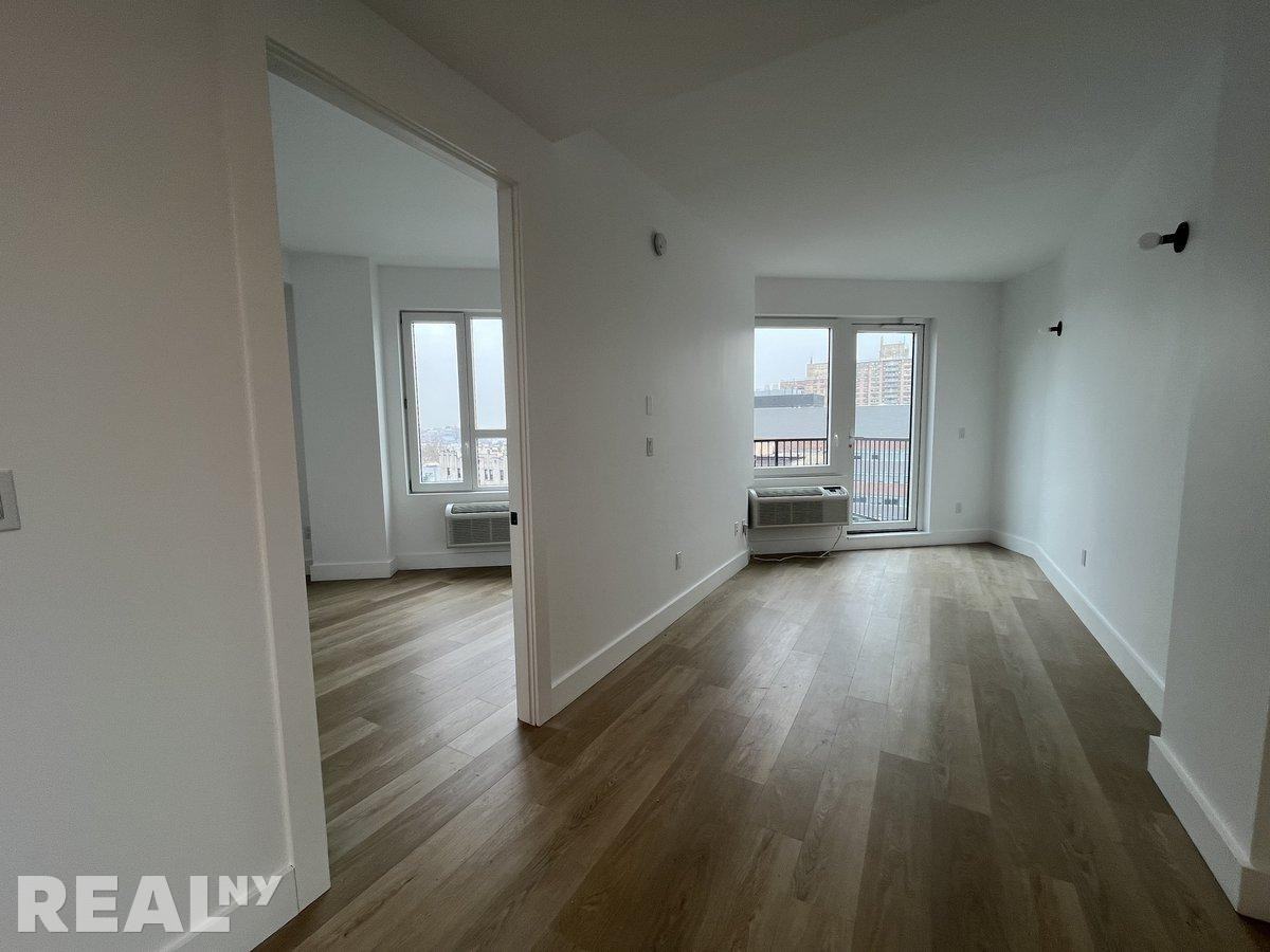 President St #8D - Photo 4 of 19