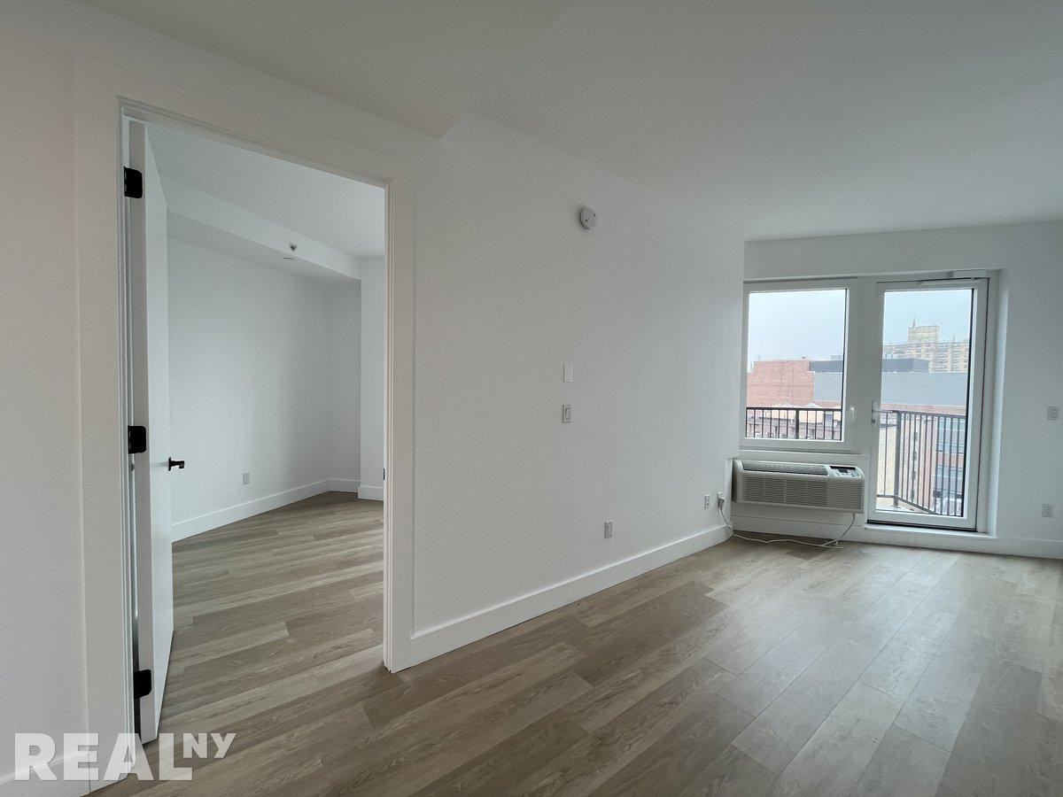 President St #8D - Photo 6 of 19