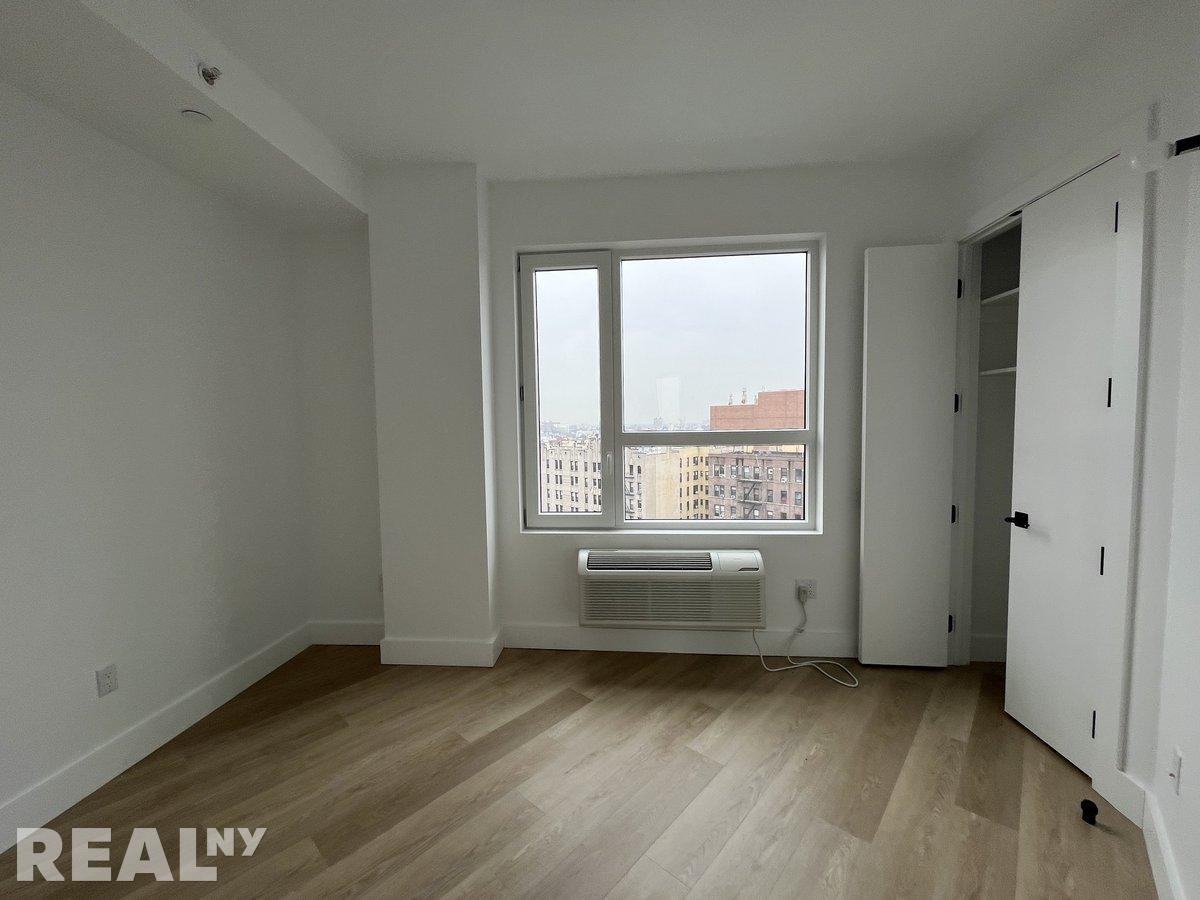 President St #8D - Photo 7 of 19