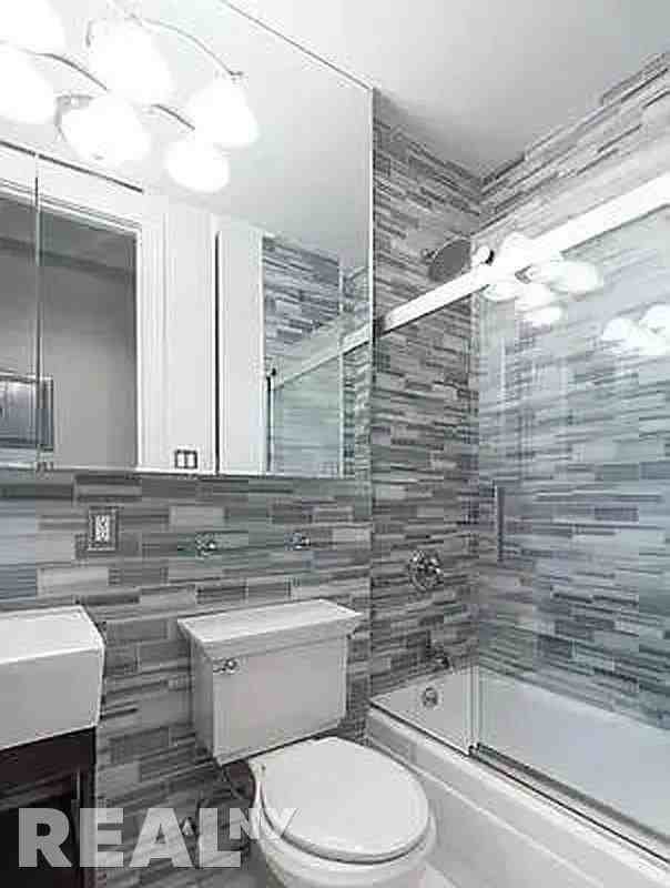 W 21st St #4 - Photo 3 of 3