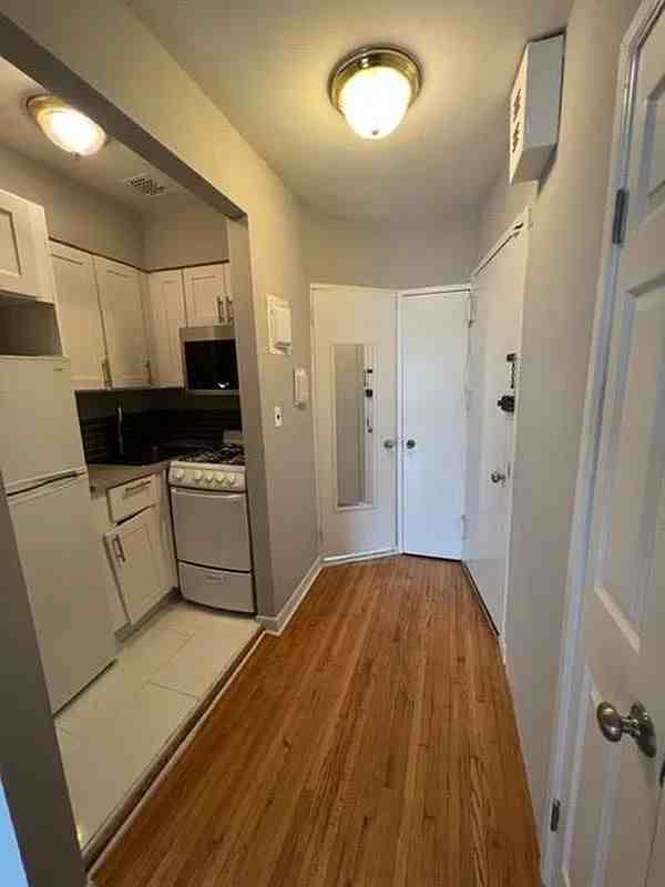 E 26th St #2A - Photo 2 of 5