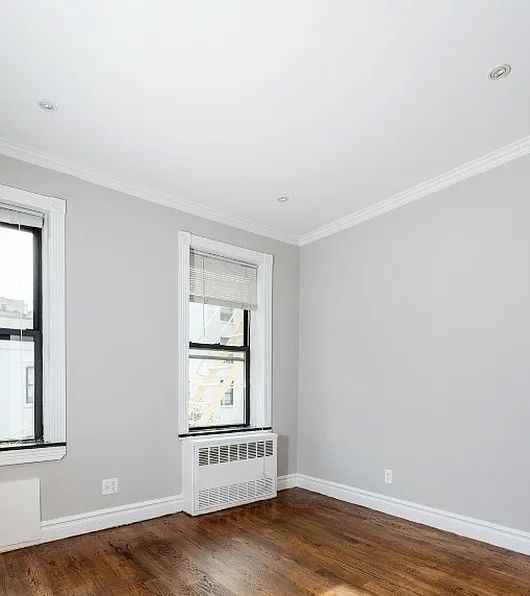 E 26th St #2A - Photo 4 of 5