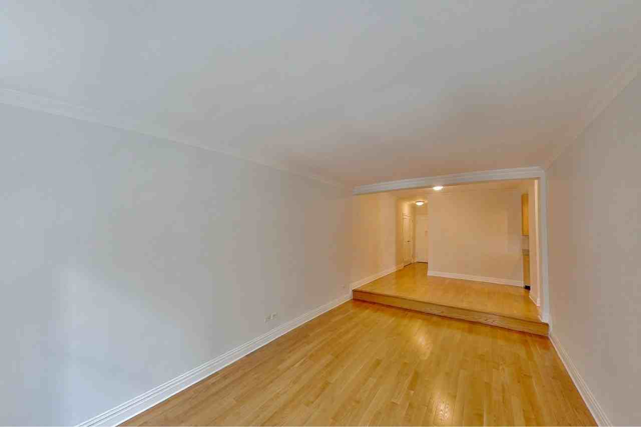 Gramercy Park S #003J - Photo 6 of 9