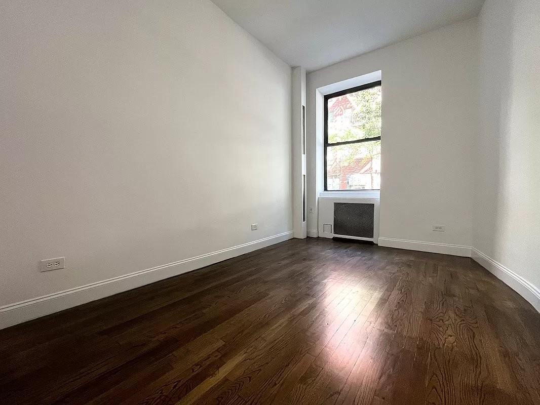 E 89th St #0C - Photo 2 of 4