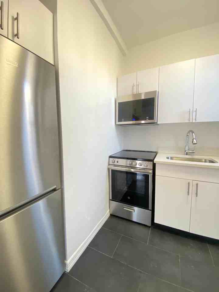 W 73rd St #3E - Photo 2 of 4