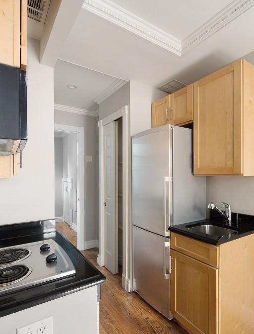 W 50th St #1RE - Photo 2 of 6