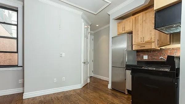 E 35th St #23 - Photo 4 of 5