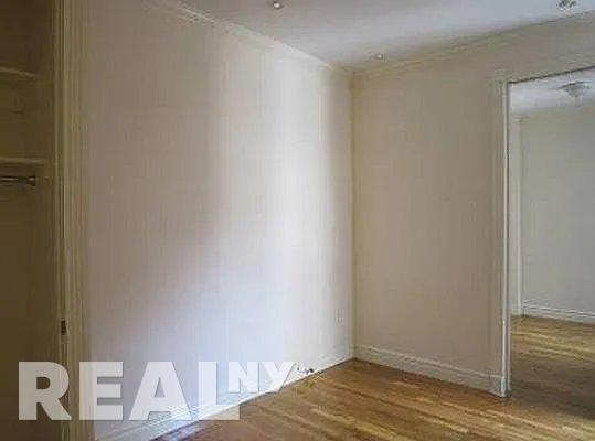 Prince St Apt 22 #13 - Photo 3 of 4