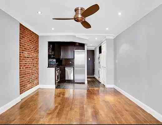 E 26th St #5C - Photo 3 of 5