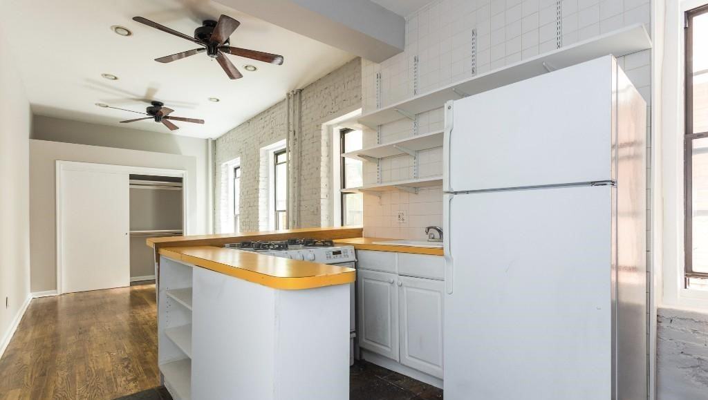 Elizabeth St #5C - Photo 2 of 3