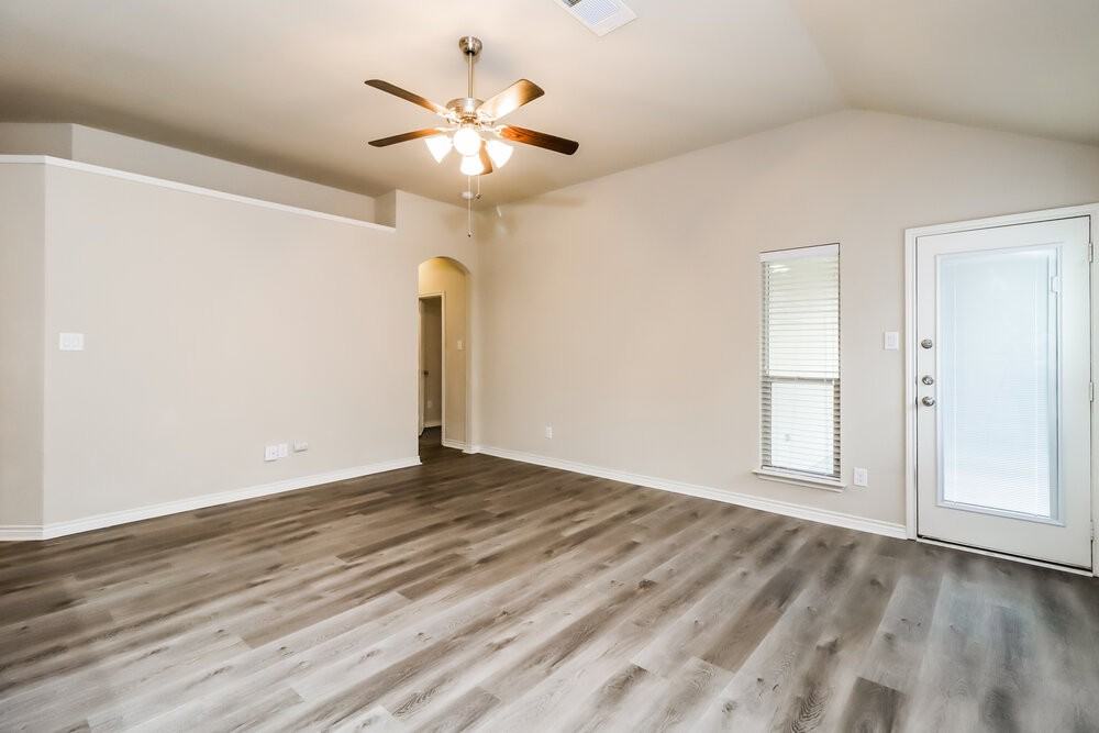 160 Spring Hollow Dr - Photo 4 of 16