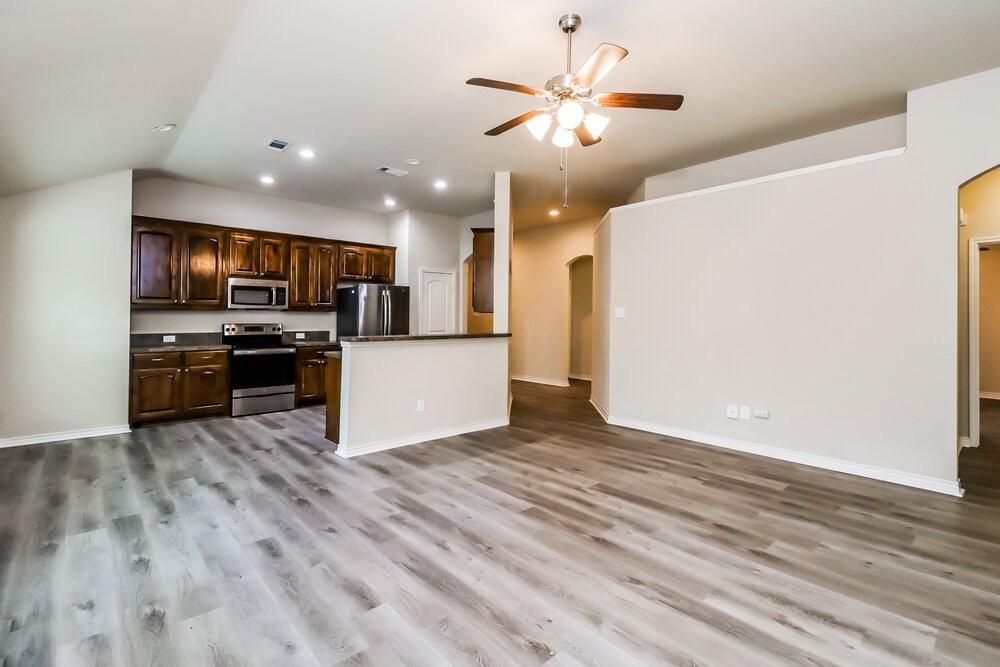 160 Spring Hollow Dr - Photo 5 of 16