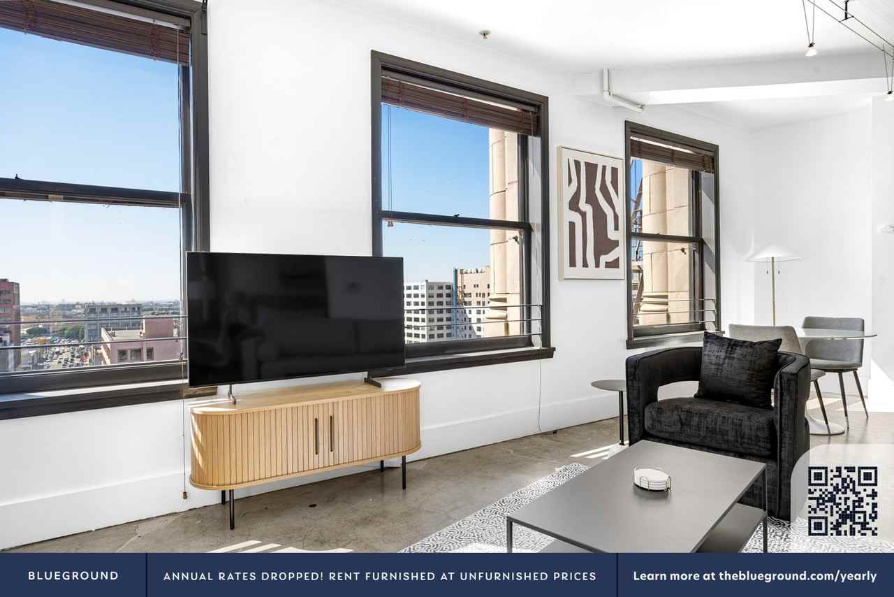 810 South Spring Street - Photo 4 of 50