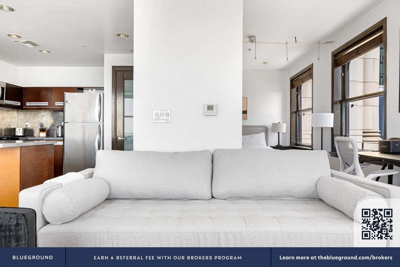 810 South Spring Street - Photo 5 of 50