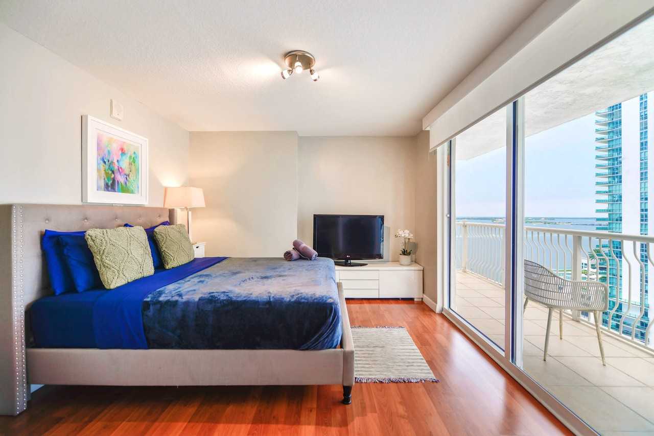 1 Nw 12th St #1022199P - Photo 4 of 38