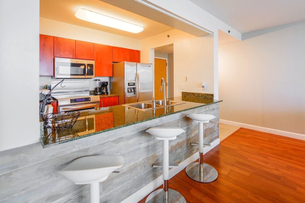 1 Nw 12th St #1022199P - Photo 5 of 38