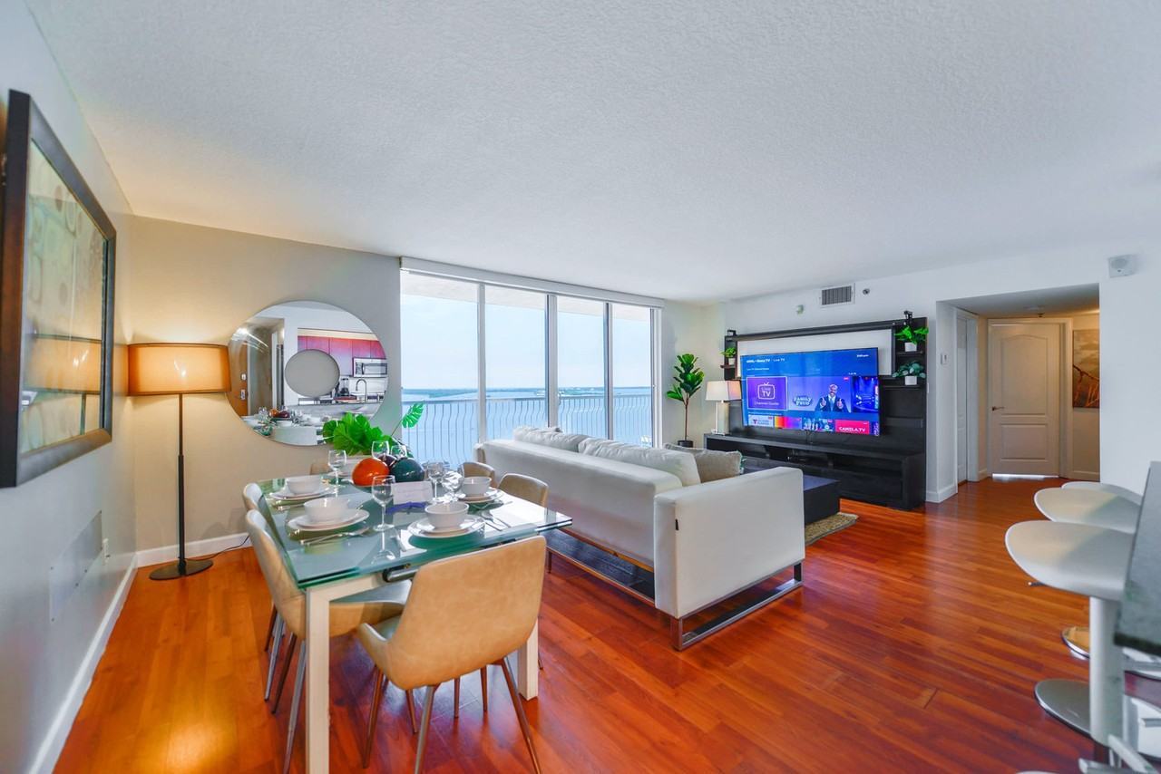 1 Nw 12th St #1022199P - Photo 6 of 38