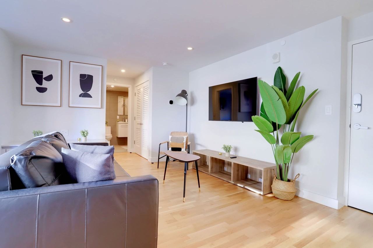 1310 North Oak Street #1022587P - Photo 7 of 23