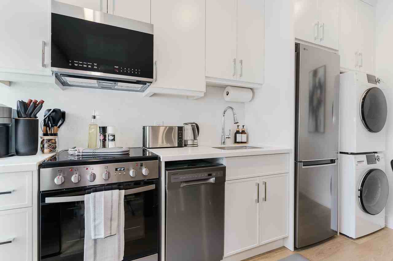 168 Mccaul Street #1066571P - Photo 6 of 21