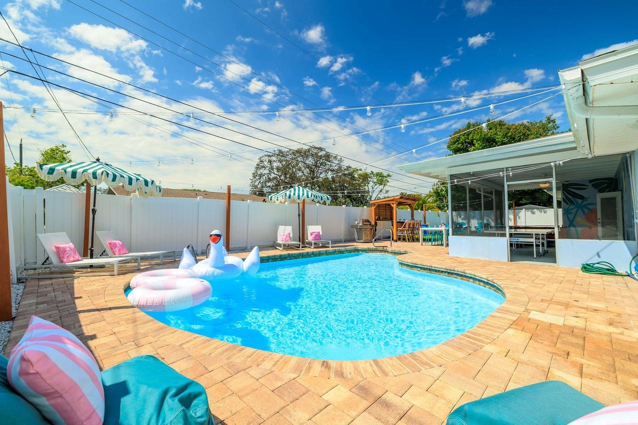 1121 19th Street Southwest #1224117P - Photo 2 of 50