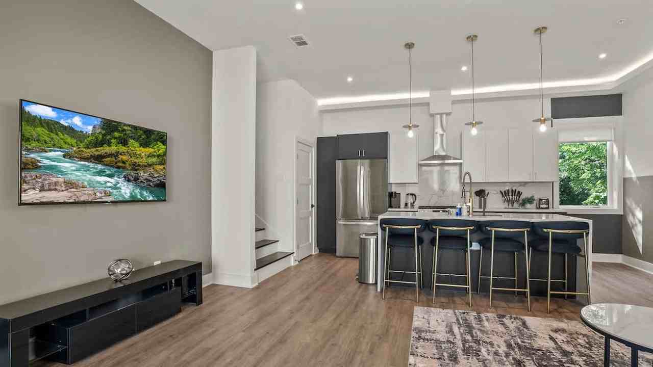 1733 N Fitzhugh Ave #1226737P - Photo 3 of 27