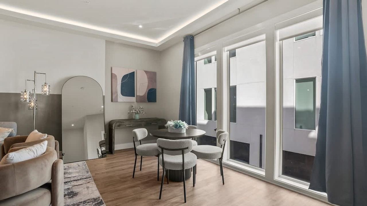 1733 N Fitzhugh Ave #1226737P - Photo 5 of 27