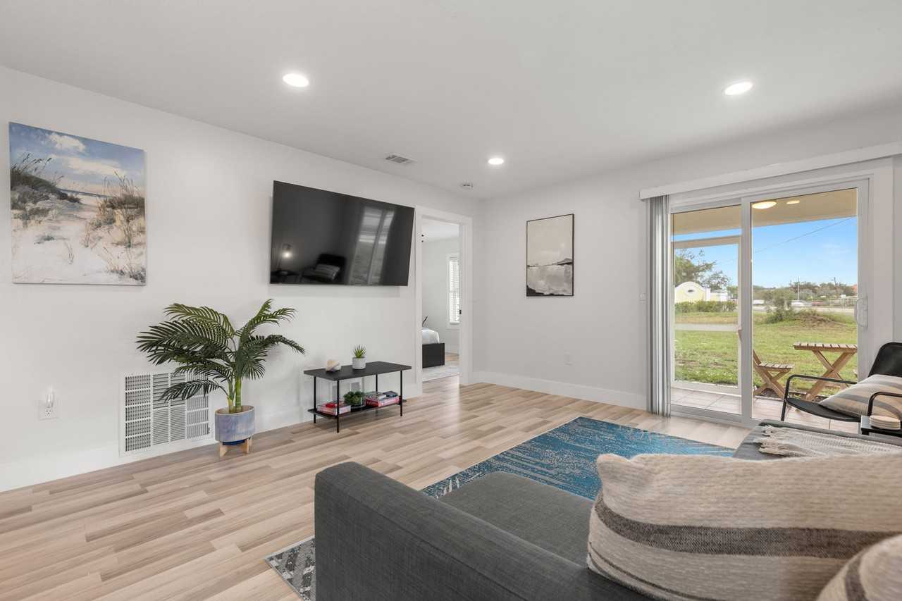 6 Bay Acres Ave #1228250P - Photo 2 of 27