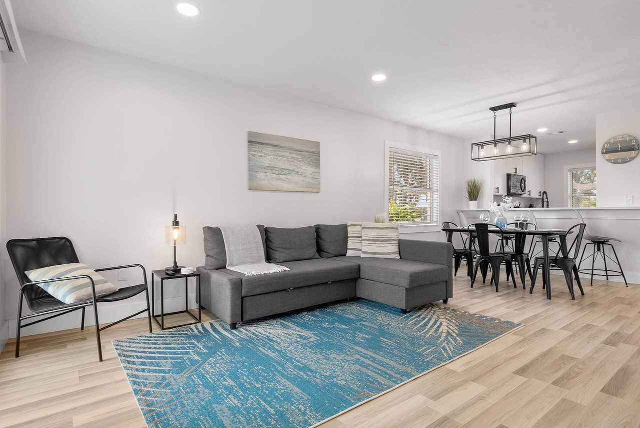 6 Bay Acres Ave #1228250P - Photo 4 of 27