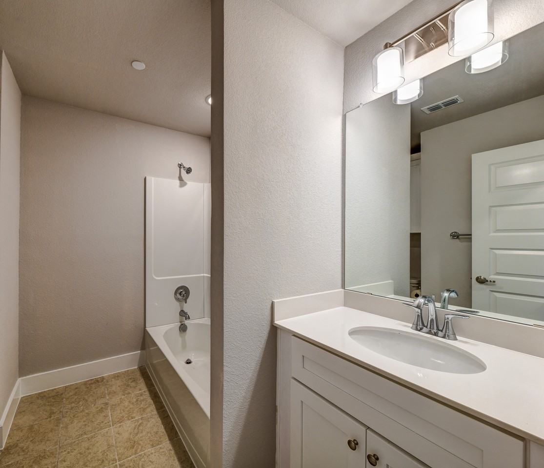 1218 Chestnut Ct #E - Photo 5 of 16