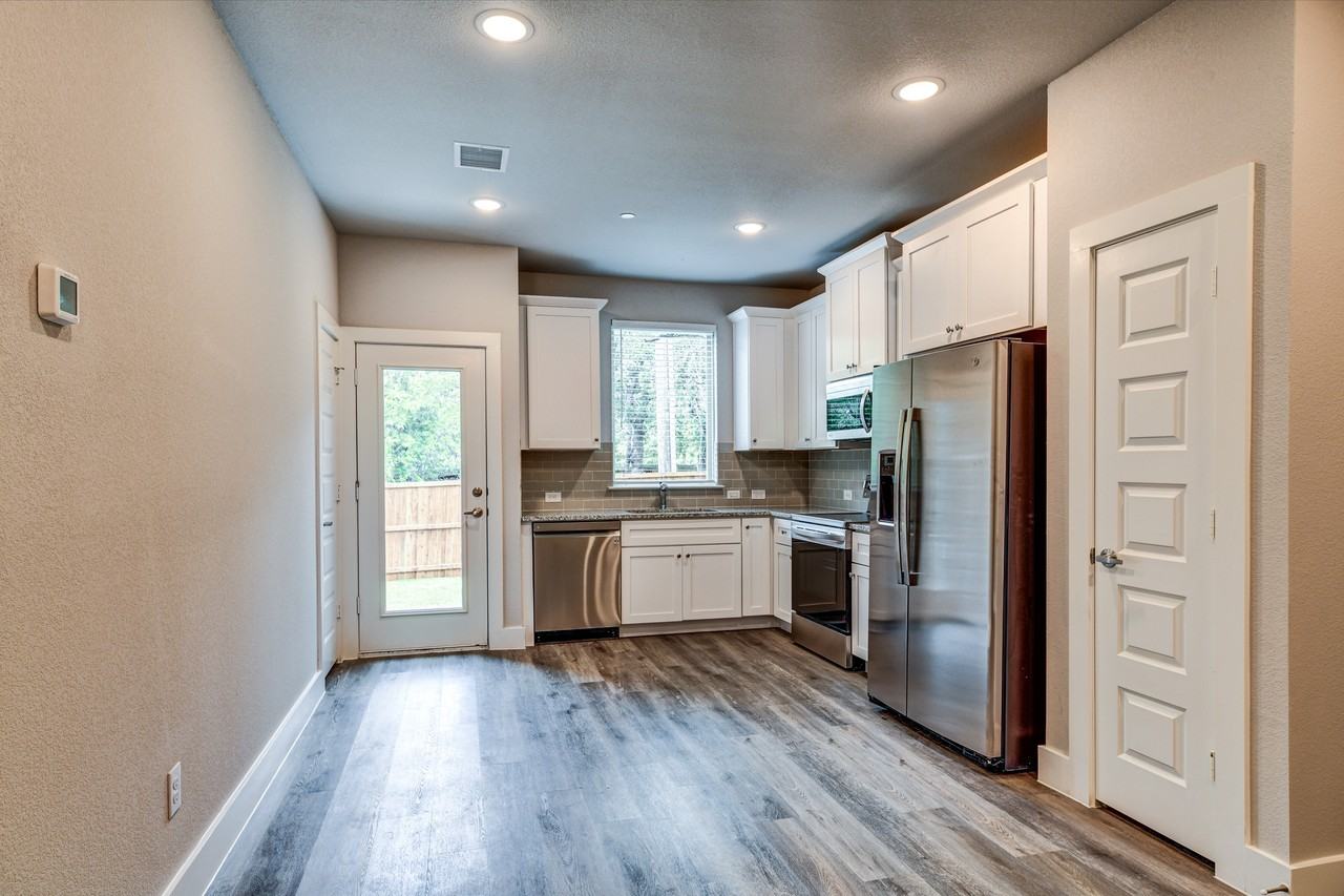 1218 Chestnut Ct #E - Photo 5 of 16