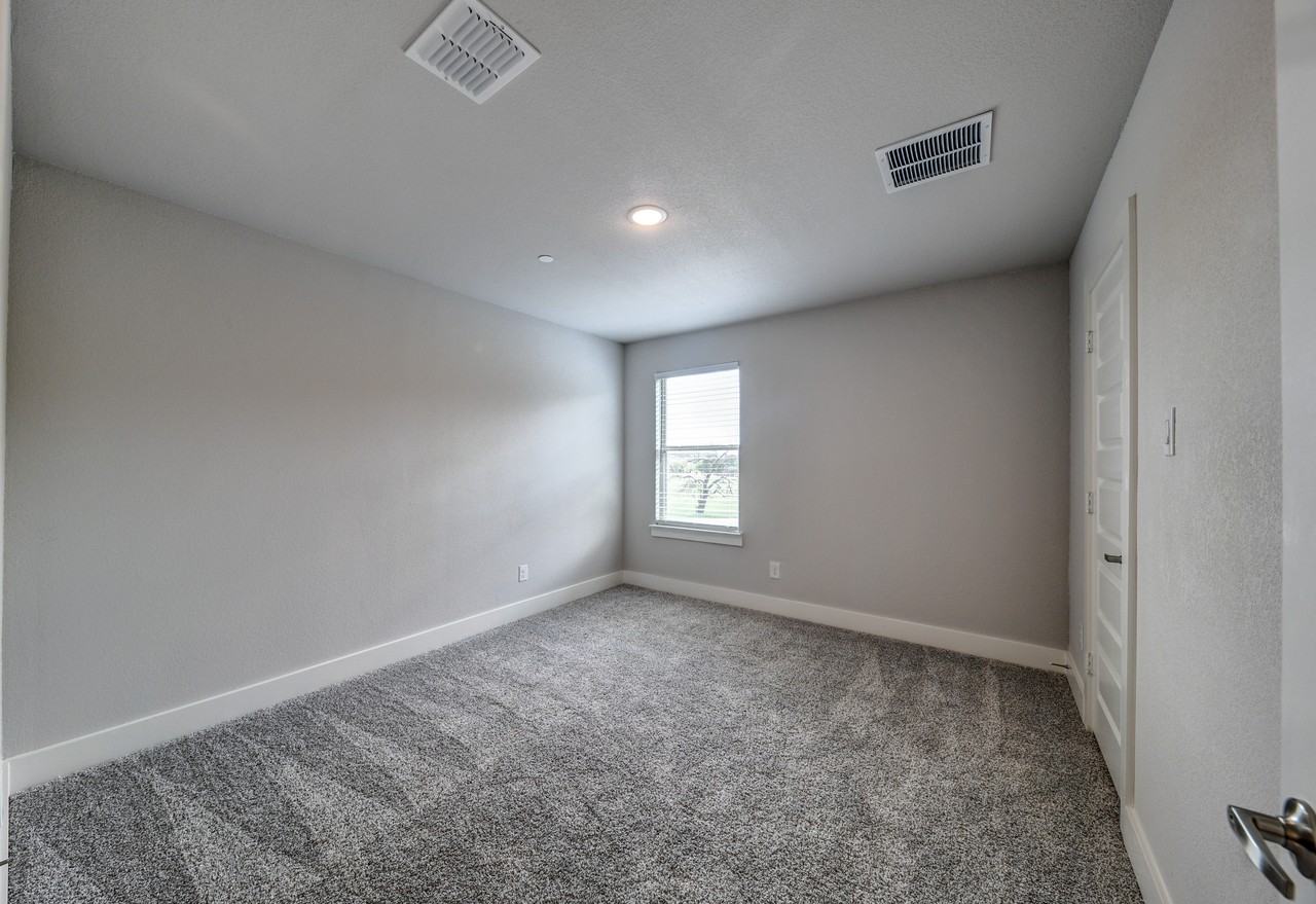 1218 Chestnut Ct #E - Photo 4 of 16