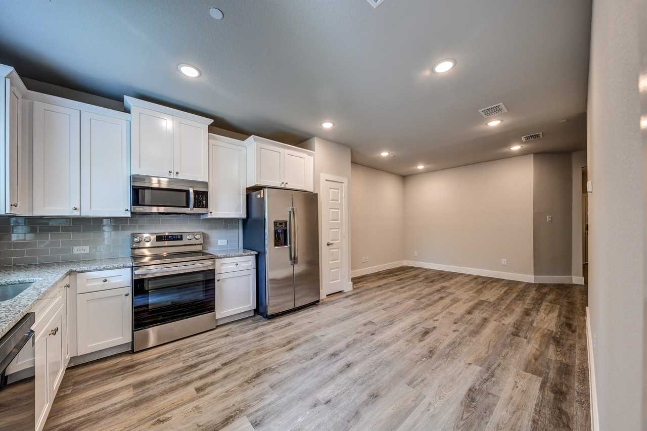 1218 Chestnut Ct #E - Photo 2 of 16