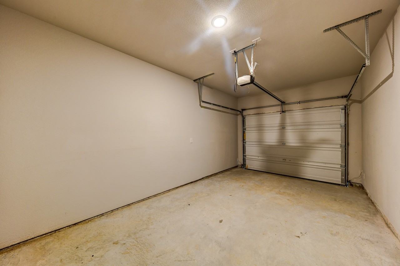 1218 Chestnut Ct #E - Photo 3 of 16