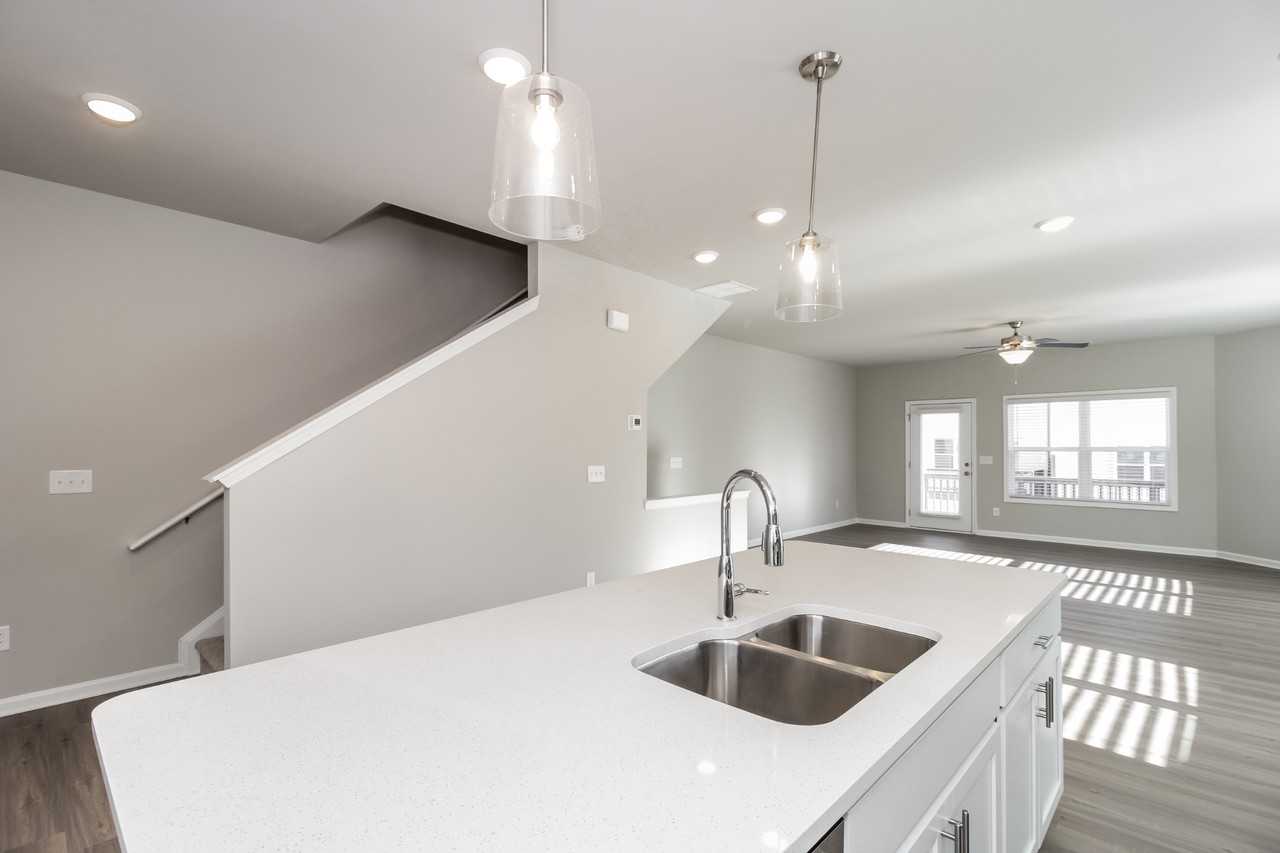 818 Calvin Park Dr - Photo 7 of 36