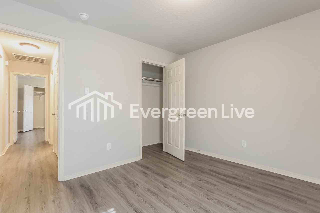 5504 Bundy Dr - Photo 3 of 15