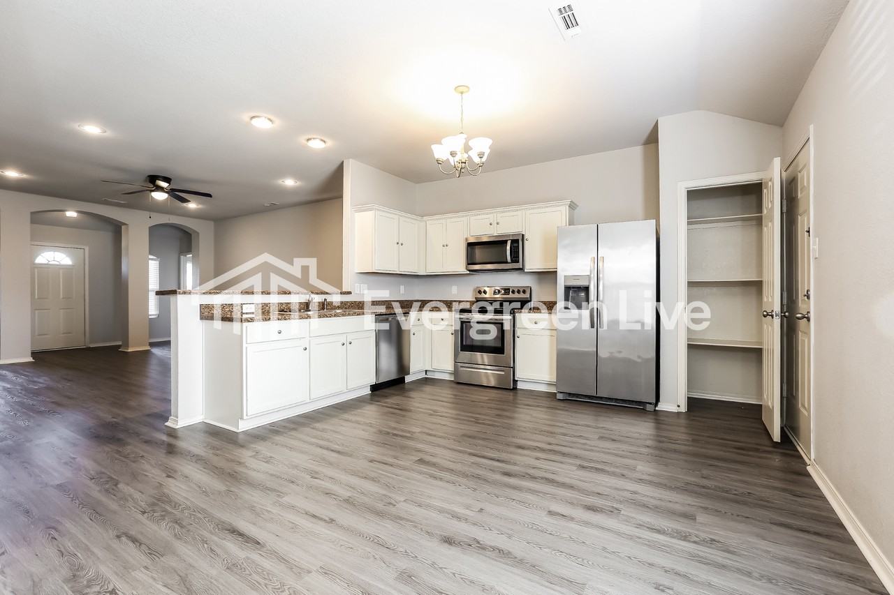 5504 Bundy Dr - Photo 6 of 15
