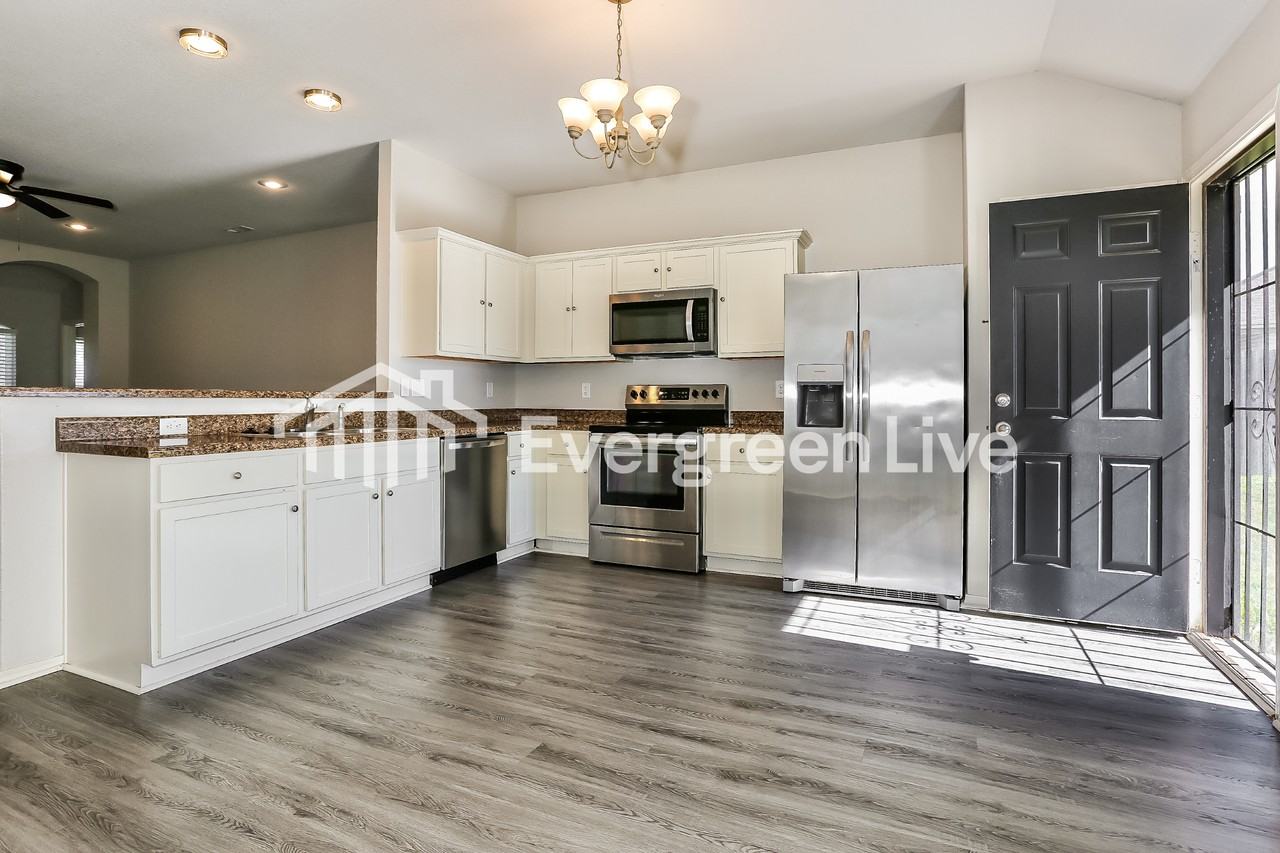 5504 Bundy Dr - Photo 7 of 15