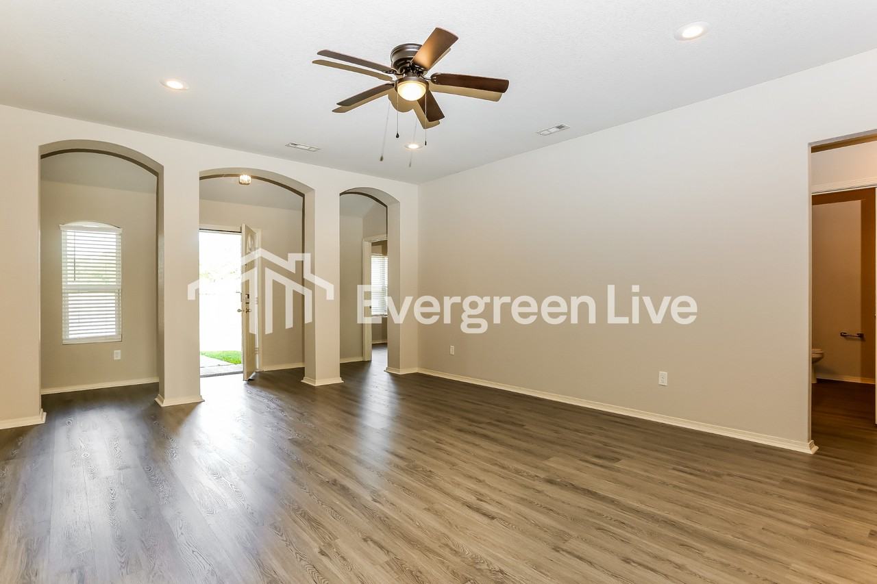 5504 Bundy Dr - Photo 4 of 15
