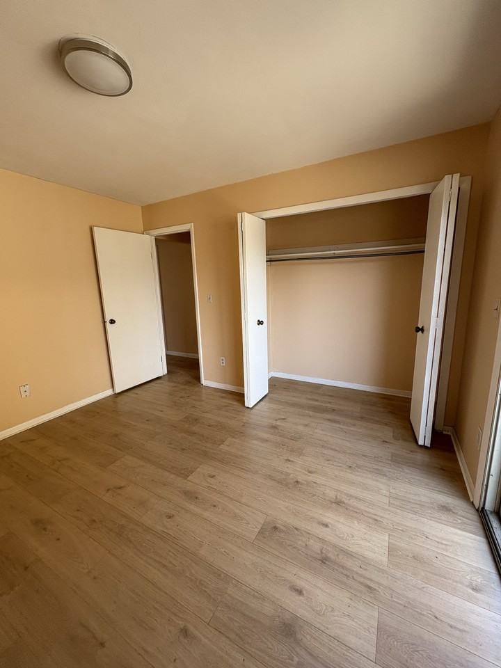 960 5th St #G - Photo 5 of 6