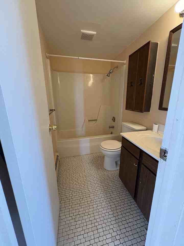 960 5th St #G - Photo 6 of 6