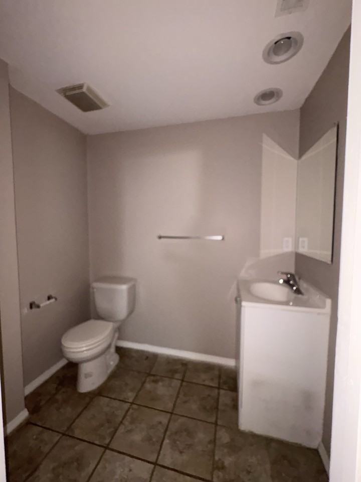 927 Wayne St #B - Photo 6 of 9