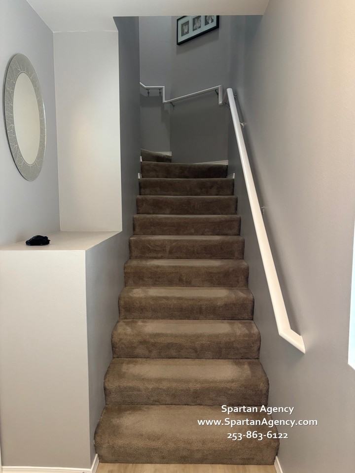 6443 Hazel Avenue Southeast #E - Photo 3 of 24