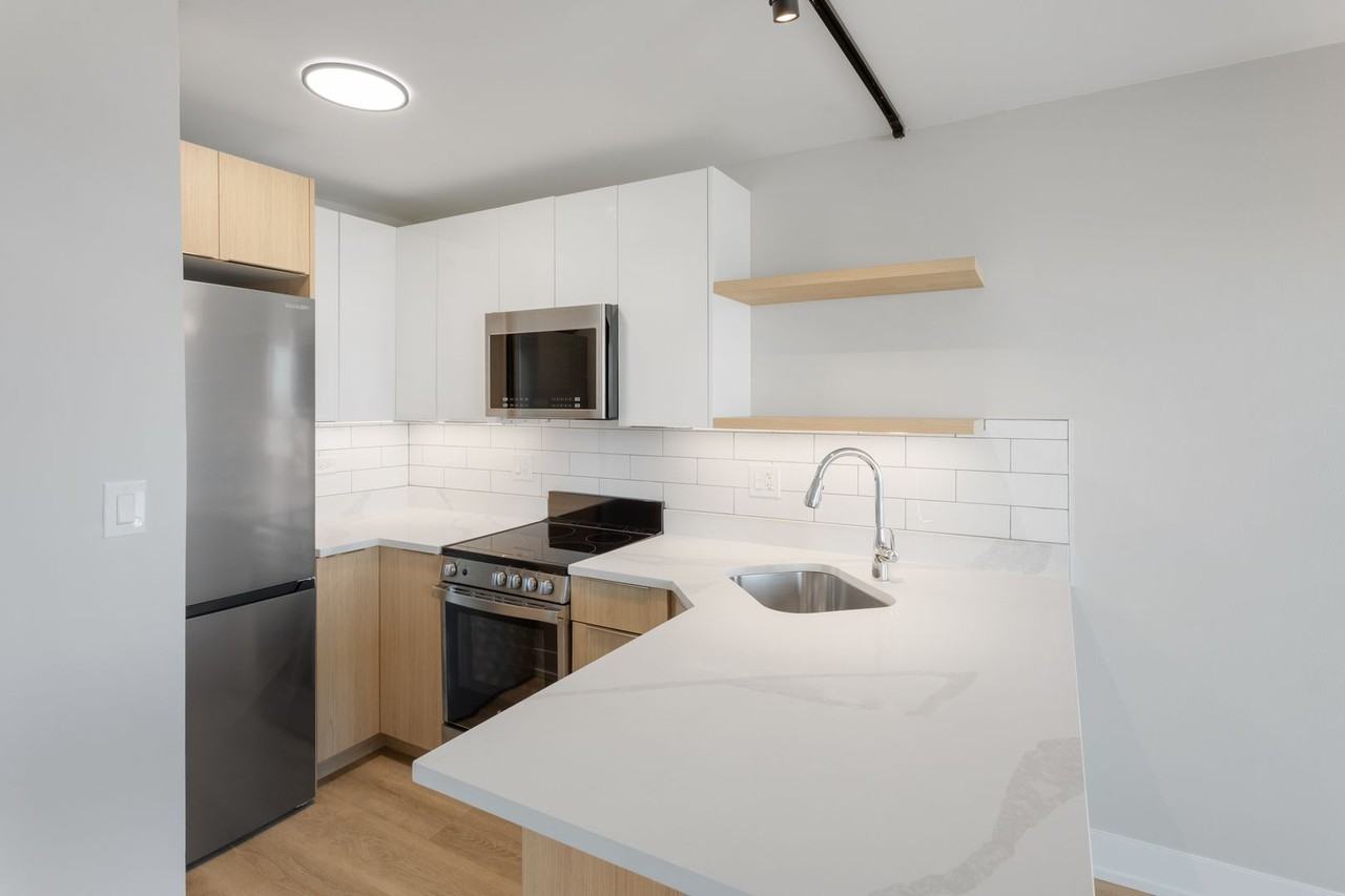 The Duplex Tower - Photo 4 of 45