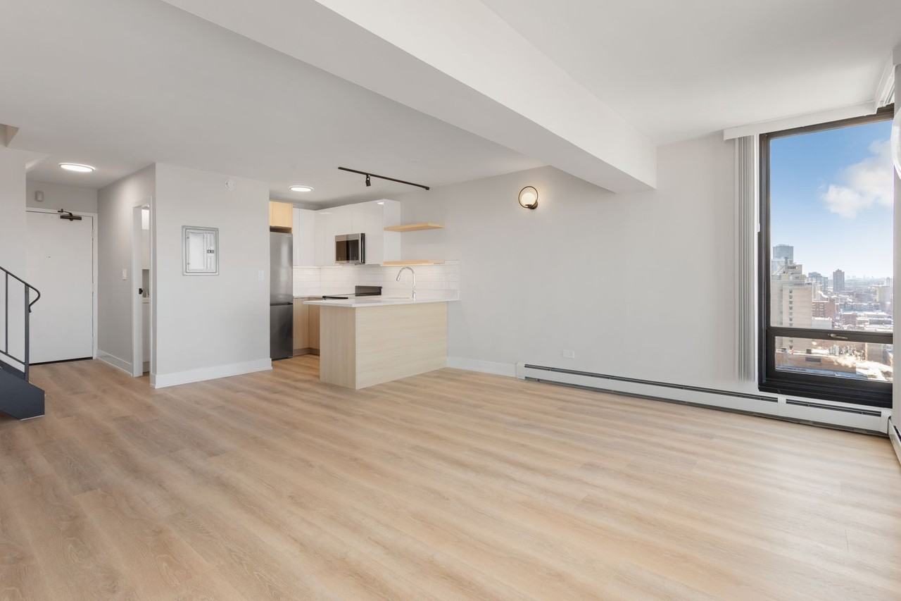 The Duplex Tower - Photo 6 of 45