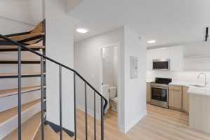 featured image of 6166 N Sheridan Rd