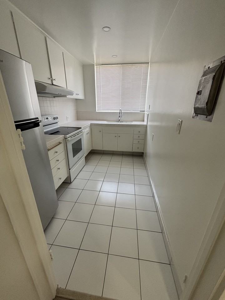 533 S Hudson Ave #5 - Photo 6 of 14