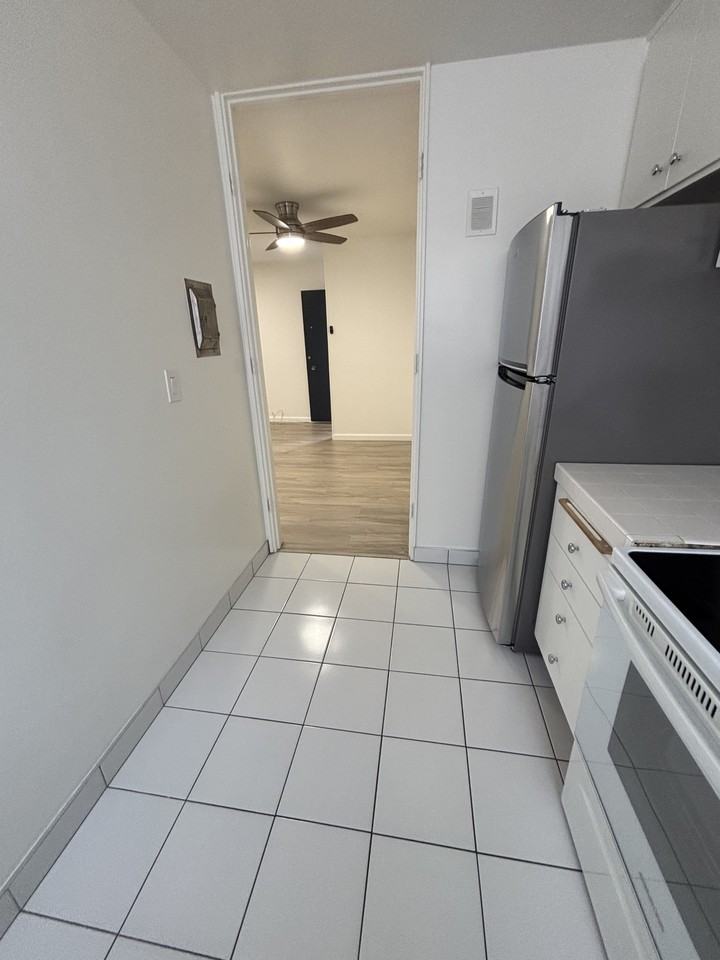533 S Hudson Ave #5 - Photo 7 of 14