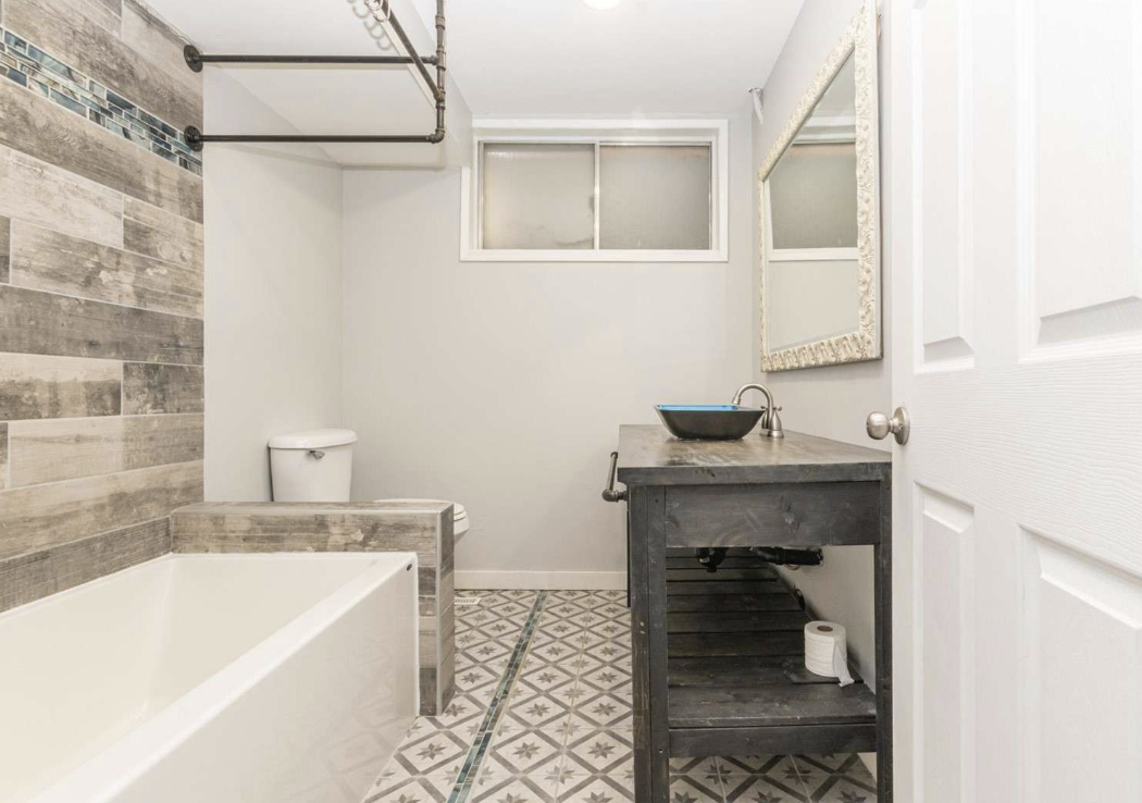 6109 97a Ave Nw - Photo 3 of 8