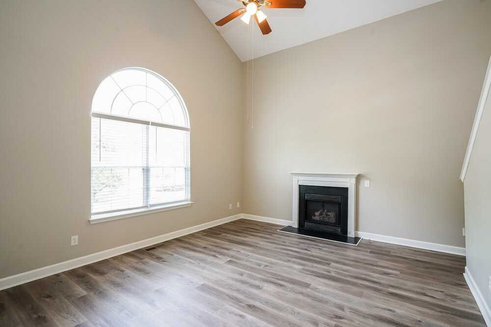 685 Belgium Dr - Photo 4 of 17